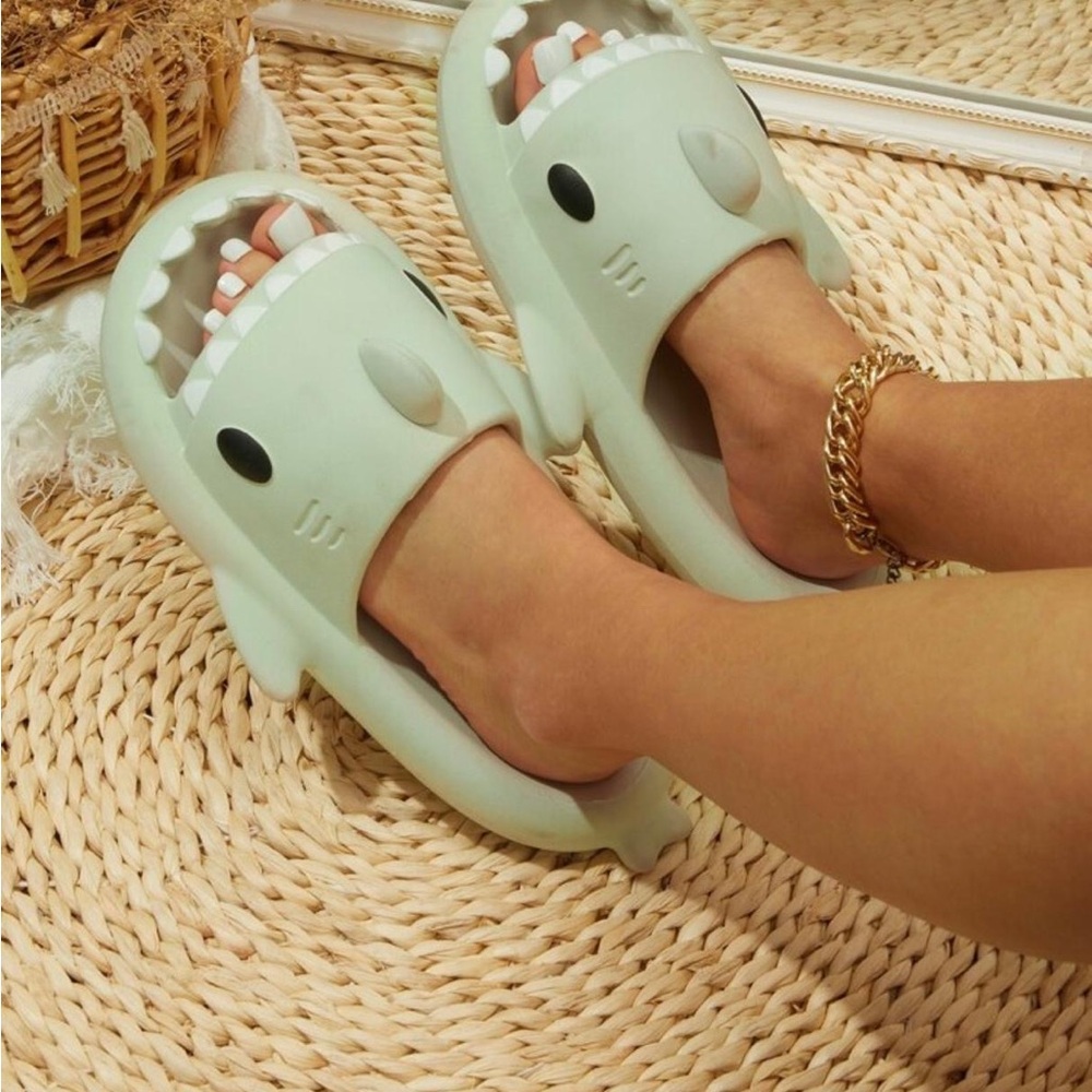 Shark Design Slippers in Light Gray